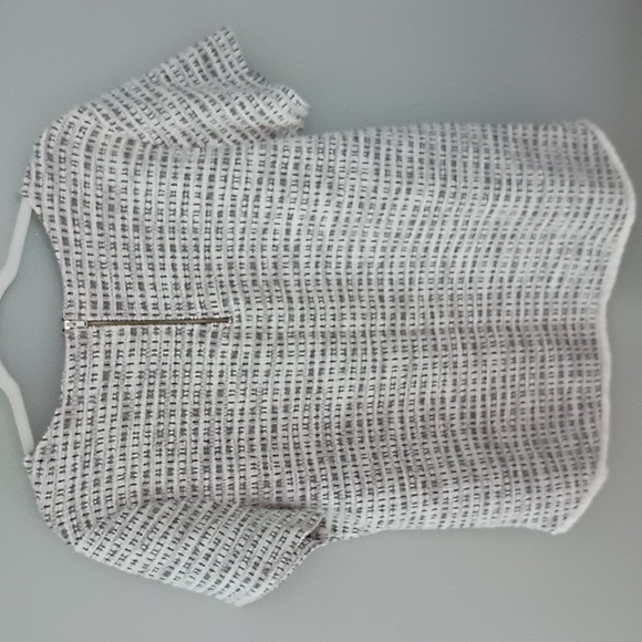 W5 textured knit top with bottom fringe - Picture 6 of 7